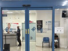 Cagliari, malvivente tenta di strapparle la borsa: ragazza aggredita in centro