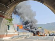 Maracalogonis, scontro frontale scatena un incendio: in azione elicotteri e Canadair