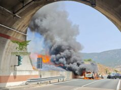 Maracalogonis, scontro frontale scatena un incendio: in azione elicotteri e Canadair