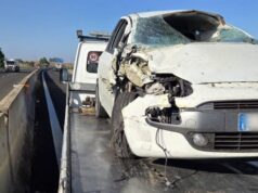Tramatza, si ribalta dopo lo schianto con un camion: ferita la conducente