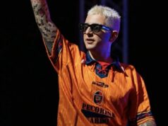 MadMan in Sardegna, il rapper omaggia il Cagliari con una maglia iconica