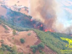 Samugheo, spaventoso incendio: in azione 5 elicotteri e un Canadair