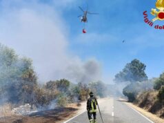 Orune, grosso incendio: fiamme lambiscono le case, mezzi aerei in azione
