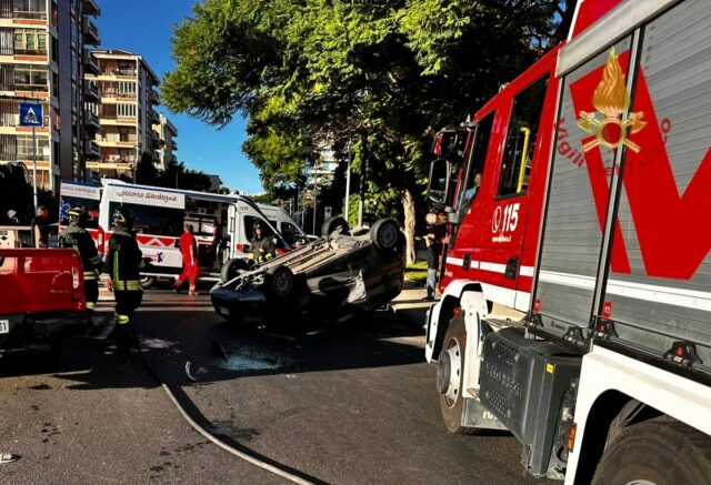 Auto ribaltata a Cagliari