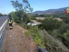Auto sfonda il guardrail sulla 131dcn e precipita sulla sp45: ferito il conducente