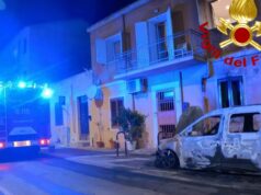 Olbia, auto in fiamme nel centro cittadino: evitati ulteriori danni ad aree circostanti