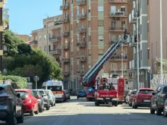 Cagliari, donna cade sul balcone: soccorsa con l’autoscala