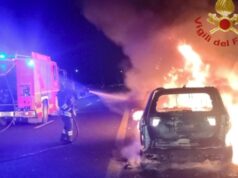 Nuraminis, auto in fiamme sulla Statale 131: nessun ferito