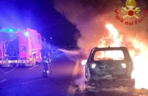 Nuraminis, auto in fiamme sulla Statale 131: nessun ferito