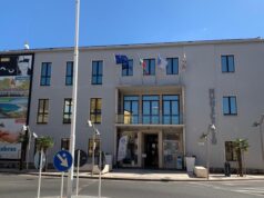 Migranti, esplode il caso sul centro d’accoglienza di Cabras: è scontro politico