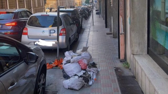 rifiuti via Bacaredda a Cagliari