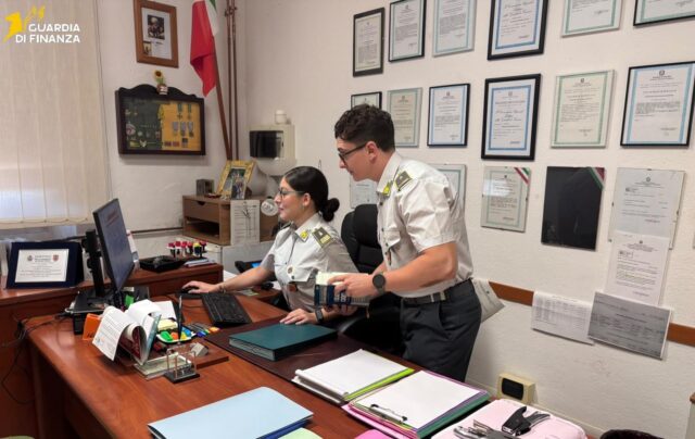 Guardia di Finanza al lavoro