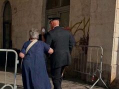 Sassari, finto carabiniere truffava anziani: arrestato, aveva oro per 50mila euro