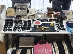Alghero, sequestrati oltre 5 mila articoli di marchi contraffatti: scatta una denuncia