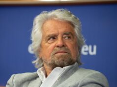 M5s, sotto il fuoco “amico” tra Pd e Grillo | La replica al fondatore: “Falsità e livore”