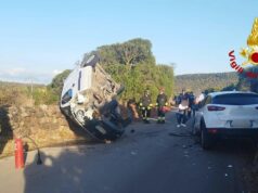 Alghero, scontro frontale tra auto e furgone: due feriti