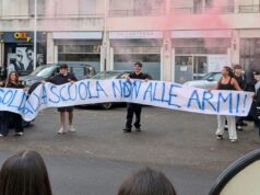 No Meloni Day, 600 studenti in corteo a Cagliari: “Soldi alla scuola, non alle armi”